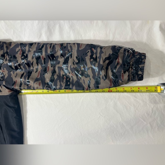 Marc Echo cut&sew large Black and khaki camo print fleece lined jacket - Picture 6 of 7